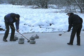 Picture of curling on Drumore Pond, 28 December 2009, 22KB